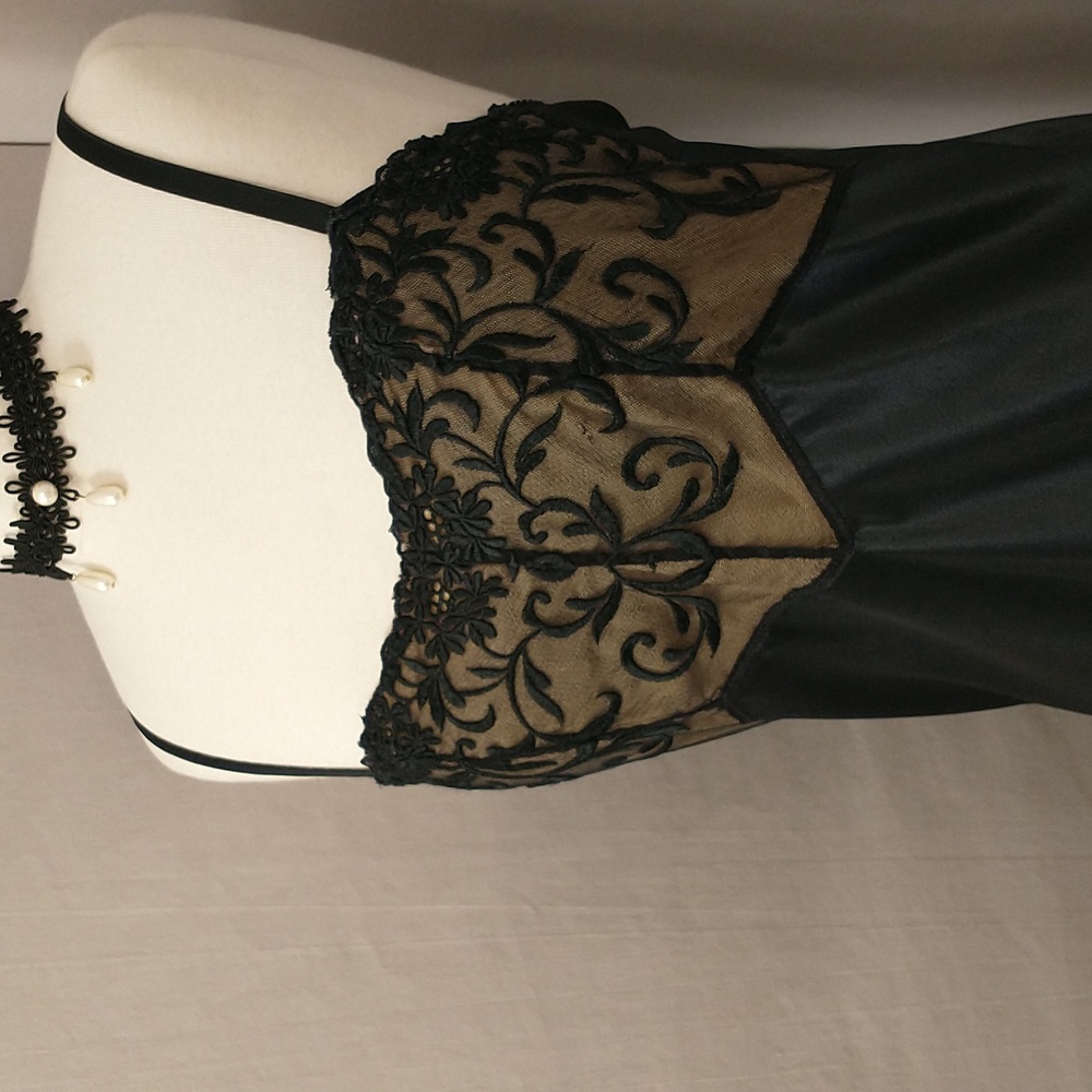 Slip Dress from NYC Movie Set Black Party Sexy Chemise w Bra USA Made sz 32 apx4 - Picture 2 of 12